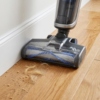 04_细节图_贴边滚刷清理毛发 Smart Cordless Wet Dry Floor Washer with Self-Cleaning Roller & Dual Water Tank System