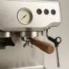 05_压力表与木柄细节 Semi-Automatic Espresso Machine with Integrated Grinder, Pressure Gauge & Steam Wand