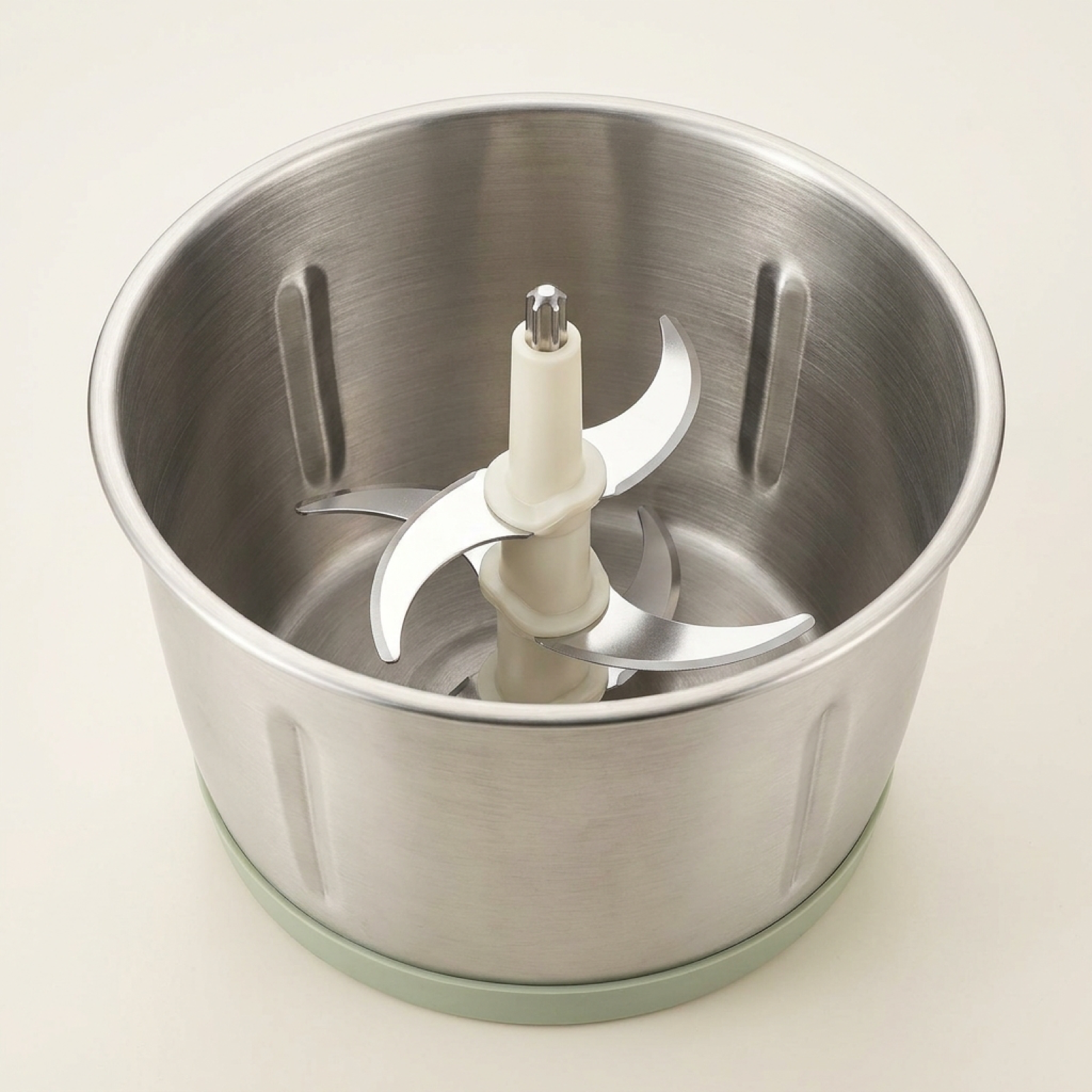 Multi-level four-blade stainless steel cutting assembly for electric food chopper