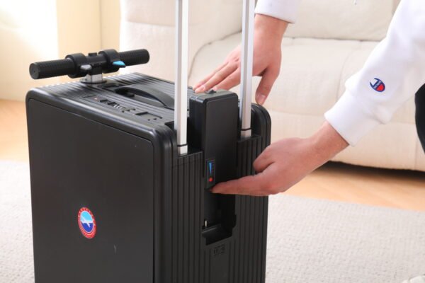 微信图片_20260808191023_4975_1 Smart Rideable Luggage | 250W Motorized Carry-On | Glade