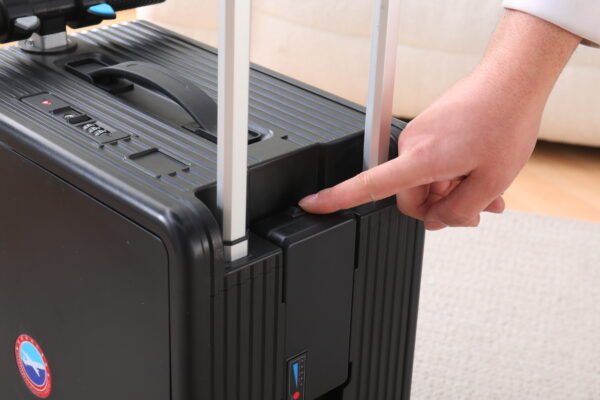 微信图片_20260808191028_4976_1 Smart Rideable Luggage | 250W Motorized Carry-On | Glade