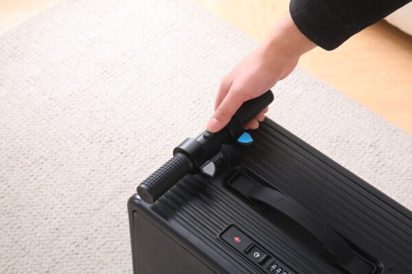 微信图片_20260808191045_4979_1 Smart Rideable Luggage | 250W Motorized Carry-On | Glade