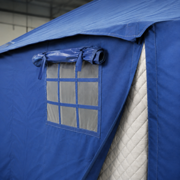 棉质内胆展示 12m² Disaster Relief Cotton Tent with Double-Slope Roof, Ventilation, Chimney Port & Guyline Anchoring