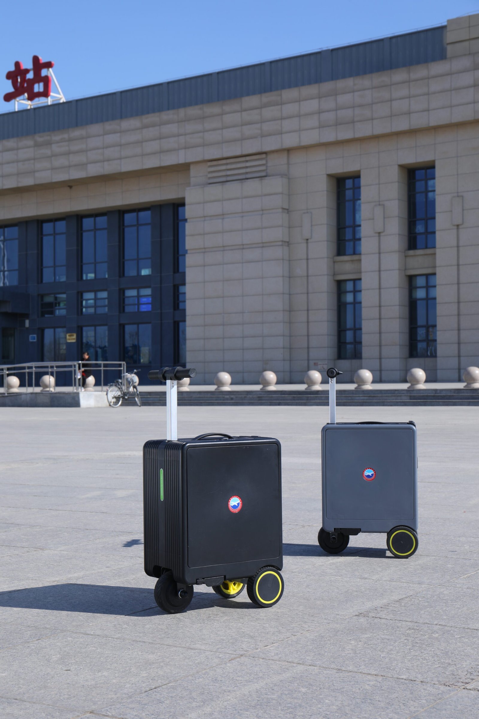 Glade smart luggage at train station